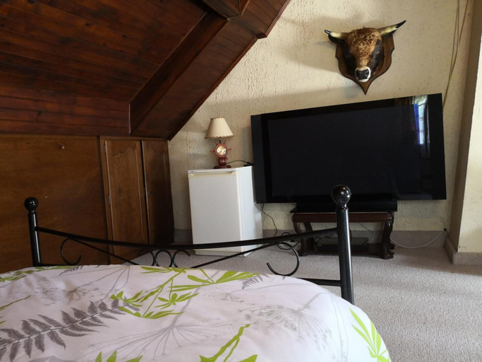 Bedroom 3, Au Jardin Fleuri, Deux-Sèvres