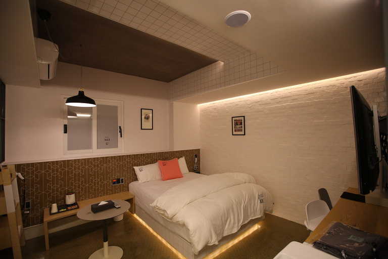 Bedroom 2, Ondo Hotel, Buk