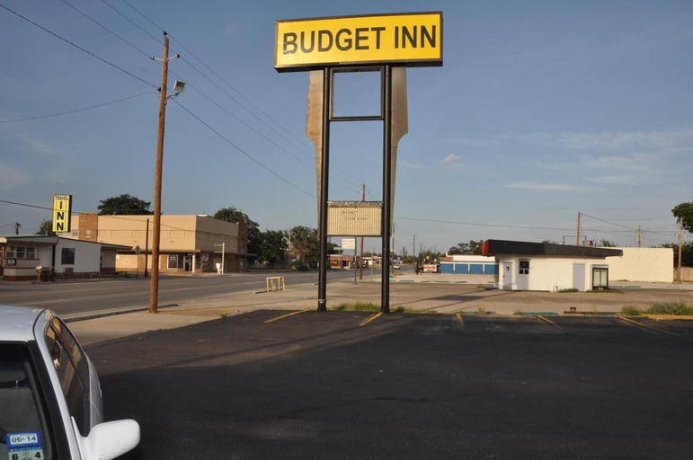 Exterior & Views 2, Budget Inn, Scurry
