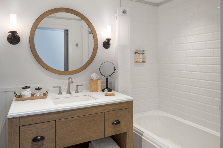 Bathroom 4, The Williams Inn, Berkshire