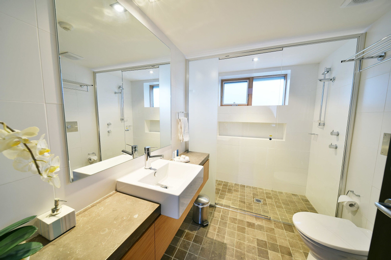 Bedroom 5, Powder 2b, Snowy River