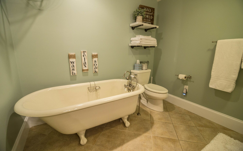 Bathroom 4, The Barn at Strasburg B&B, Lancaster
