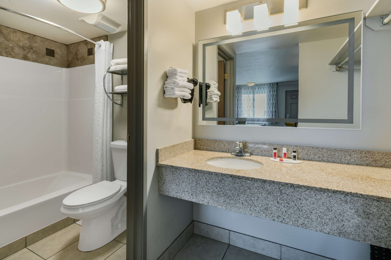 Bathroom 5, Days Inn by Wyndham Winnemucca, Humboldt