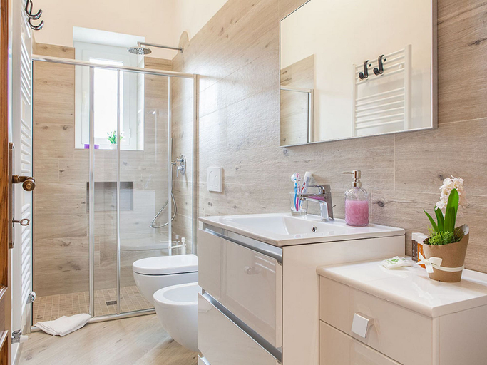 Bathroom 3, San Frediano Apartment, Florence