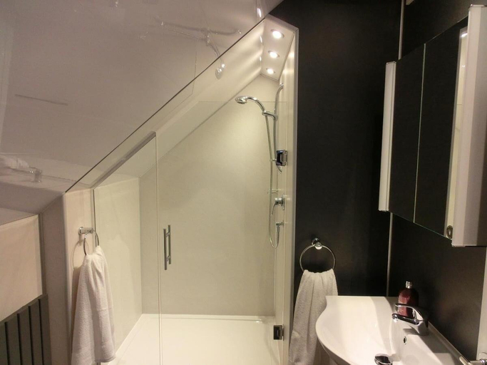 Bathroom, The Hollies on the Wall, Cumbria