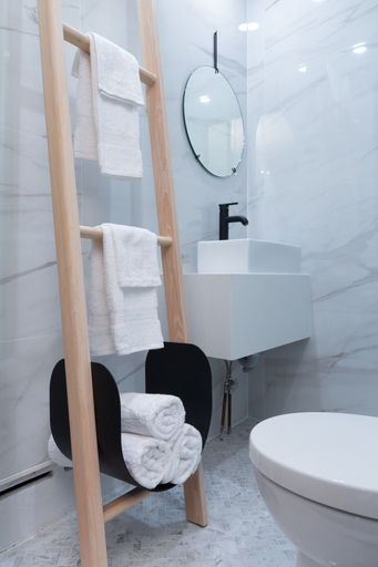Bathroom 3, Ode, Toronto