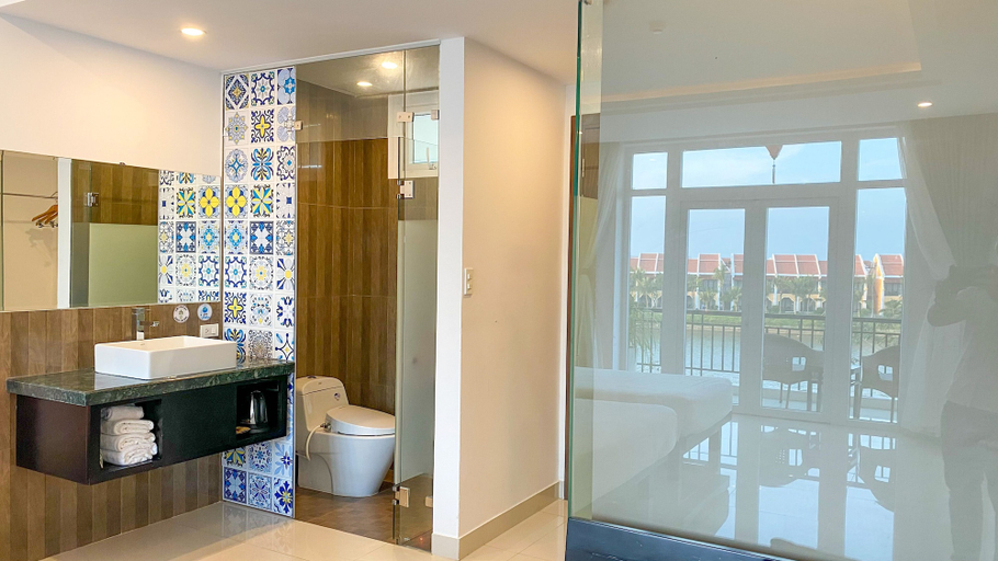 Bathroom 5, Riverside White House Boutique Hotel, Da Nang