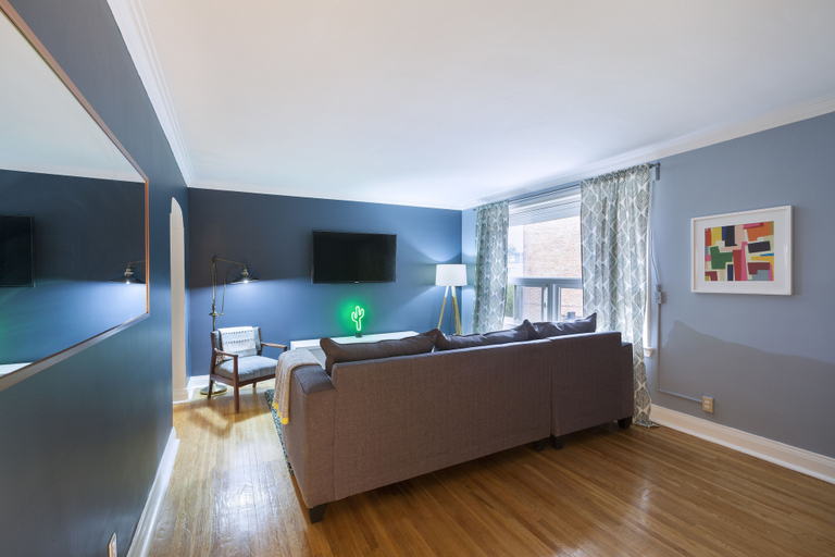 Others 4, Spacious Apartment in Forest Hill (Free Parking), Toronto