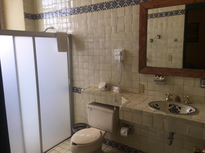 Bathroom 3, Hotel del Vasco, Vetagrande