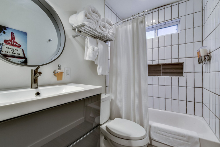 Bathroom 3, The Eastside Lodge Austin, Travis