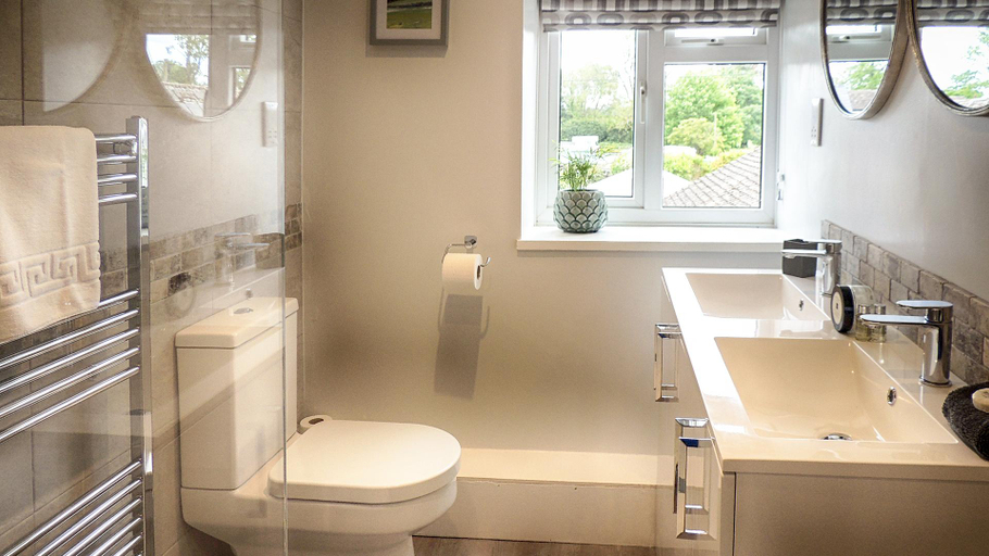 Bathroom 3, Ivy Cottage, Gloucestershire