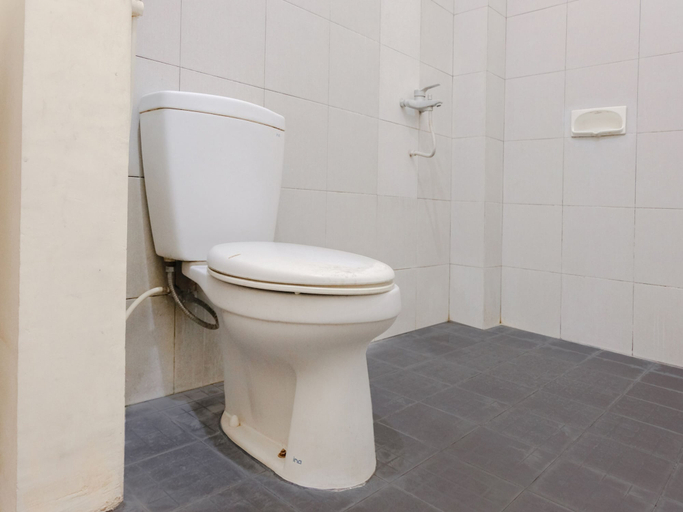 Bathroom 5, Mahkota Plengkung Hotel by ecommerceloka, Banyuwangi