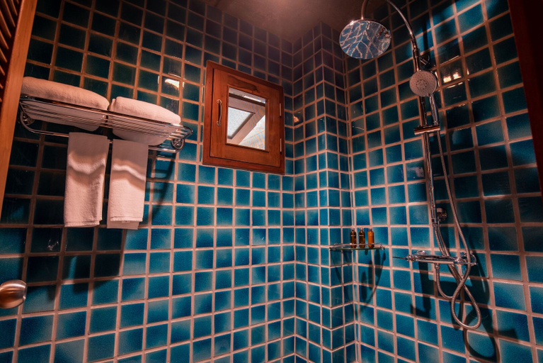 Bathroom 5, Ruean Racha Resort, Mae Rim