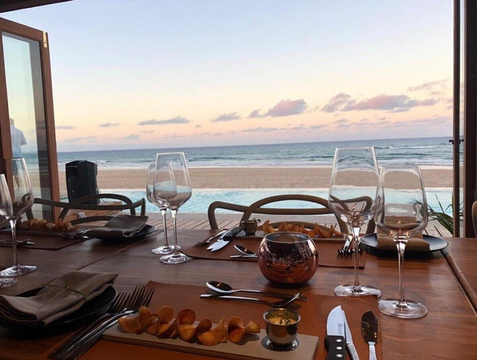 Food & Drinks, Eclectic Beach Retreat, Jangamo