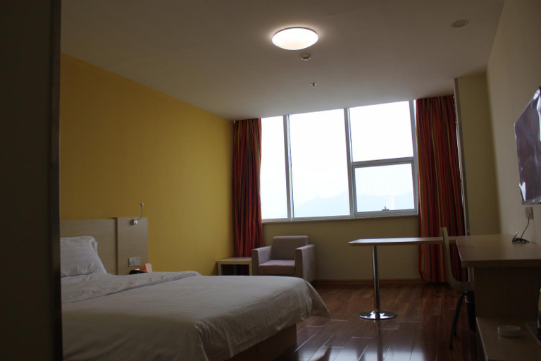 Bedroom 2, 7 Days Inn Luzhou Zhonggulou, Luzhou