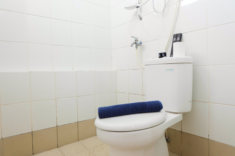 Bathroom, Simply 2BR with Pool View Bassura City Apartment, Jakarta Timur