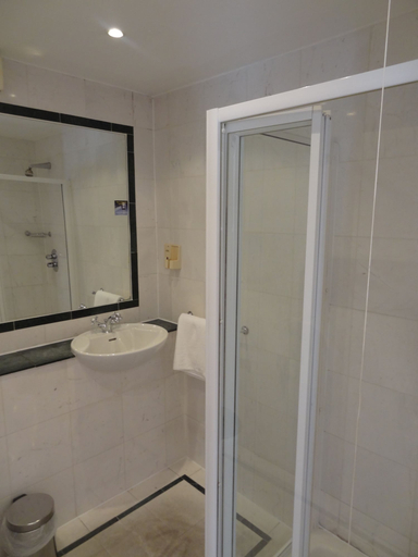 Bathroom 4, Manor Hotel, London
