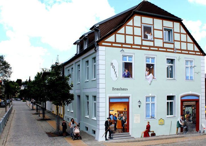 Exterior & Views