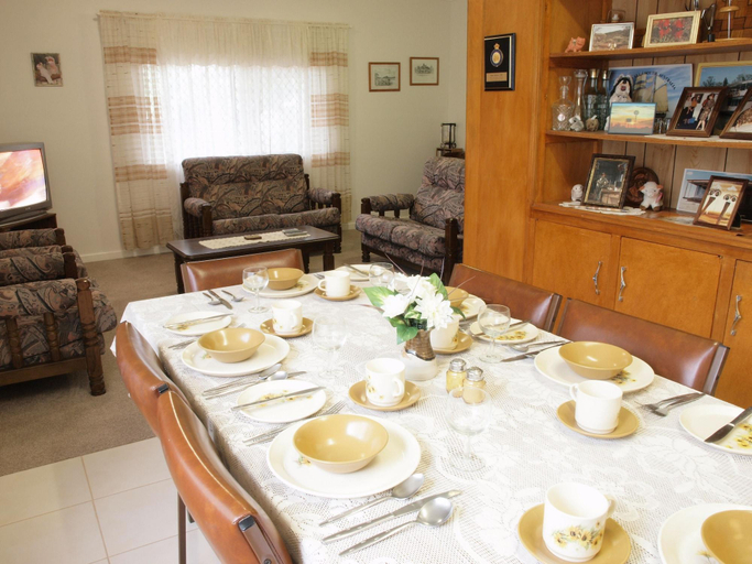 Food & Drinks 4, Capon Cottage, Broken Hill
