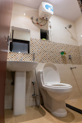 Bathroom 5, Hotel Park Victoria, Kolkata
