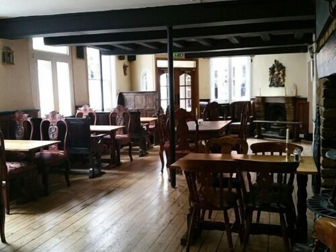 Food & Drinks 5, The George Inn, Slough