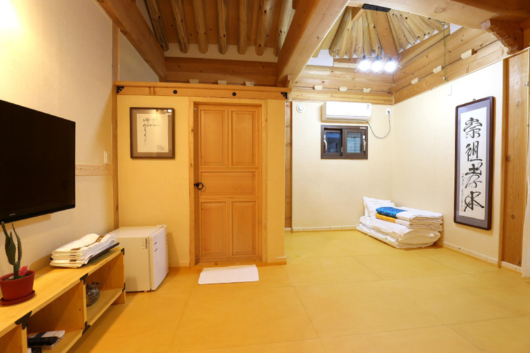 Bedroom 3, Hanok Hyeyum, Jeonju