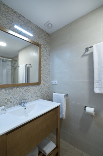 Bathroom 5, Apartamentos Maier, Cádiz