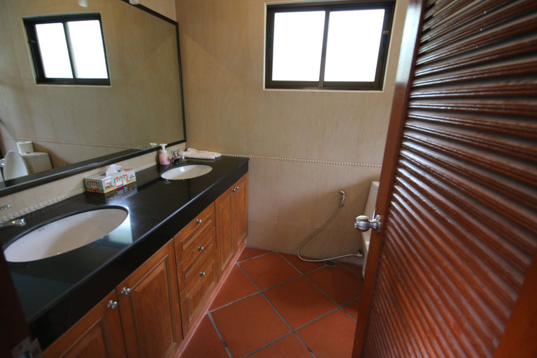 Bathroom 2, Bali Tropicana Pool Villa, Bang Lamung