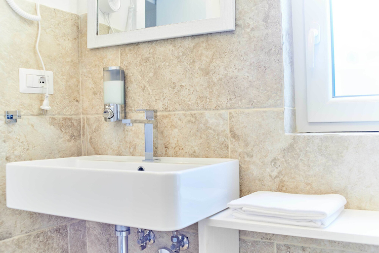 Bathroom 4, POSEA - Polignano Sea Suites, Bari