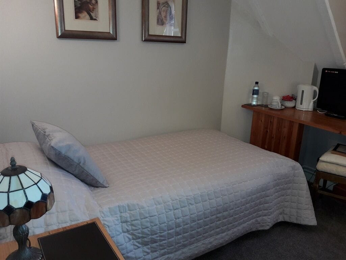 Bedroom 2, The Four Horseshoes, Suffolk