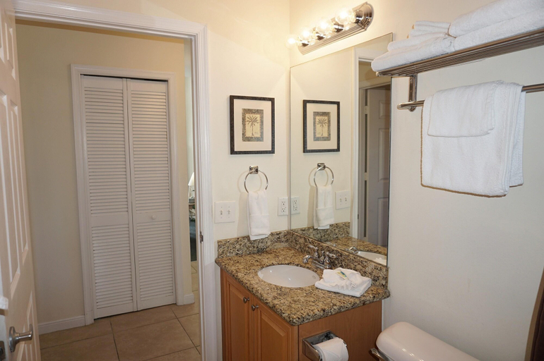 Bathroom 4, Boca Ciega Resort, Pinellas