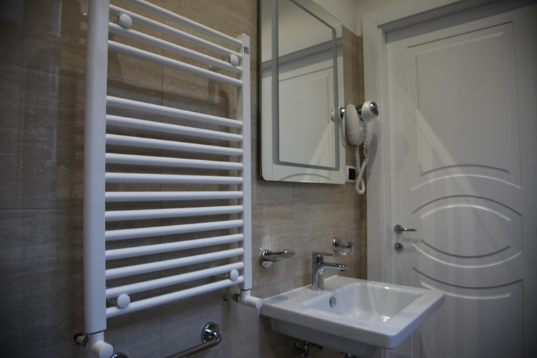 Bathroom, Federica's Apartment in Rome, Roma