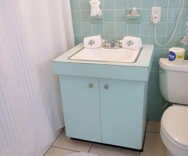 Bathroom, Siesta Key Bungalows, Sarasota