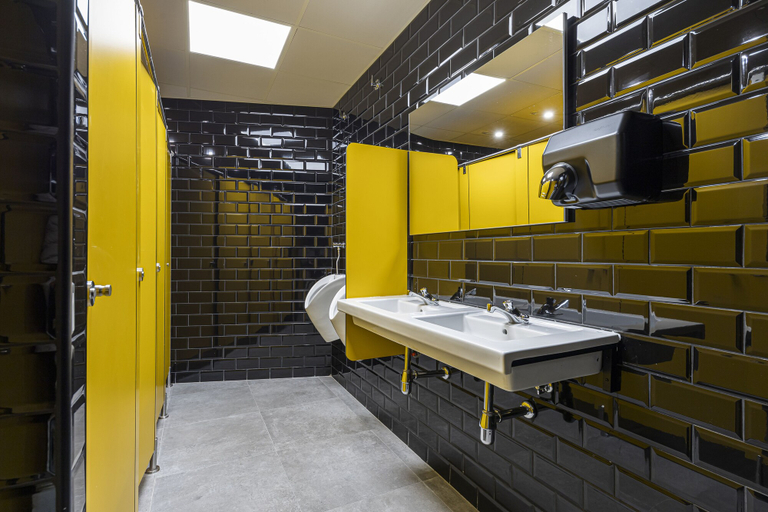 Bathroom 4, Art Seven Hostel Capsules, Madrid
