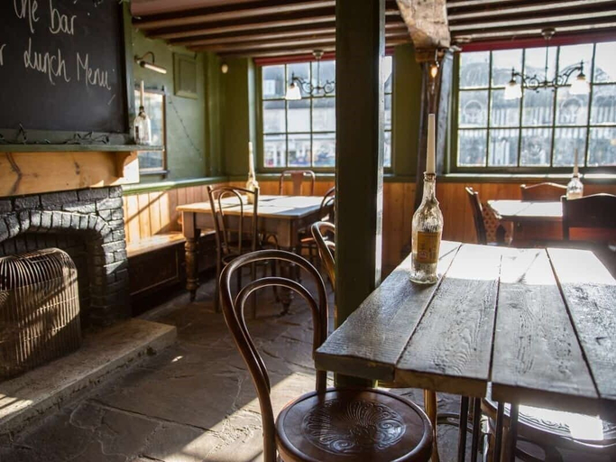 Food & Drinks 5, The Woolpack Hotel, Kent