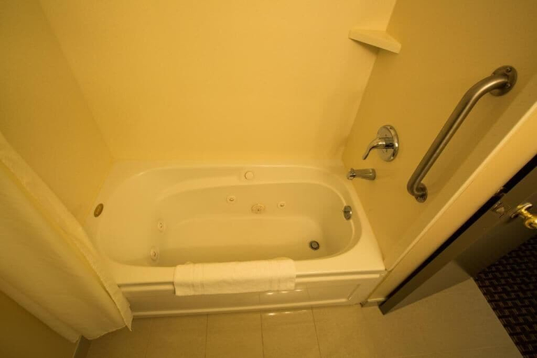 Bathroom 4, The Village Inn, Wellington