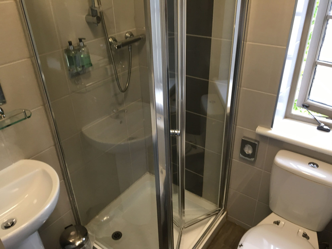 Bathroom 3, Abbey Inn, Renfrewshire