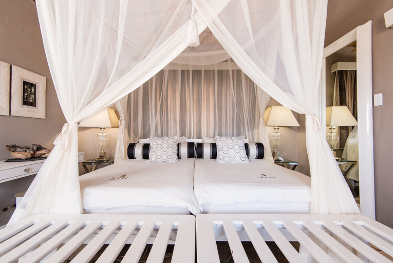 Bedroom 4, Vingerklip Lodge, Kamanjab