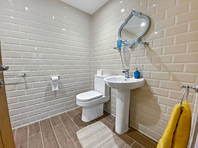 Bathroom 4, Church Suite, Gloucestershire