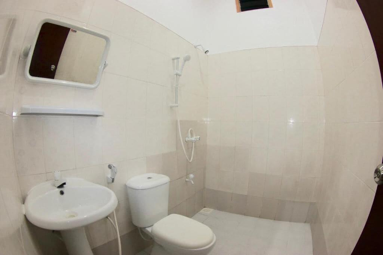 Bathroom 5, Bito's GH, Kaafu Atoll