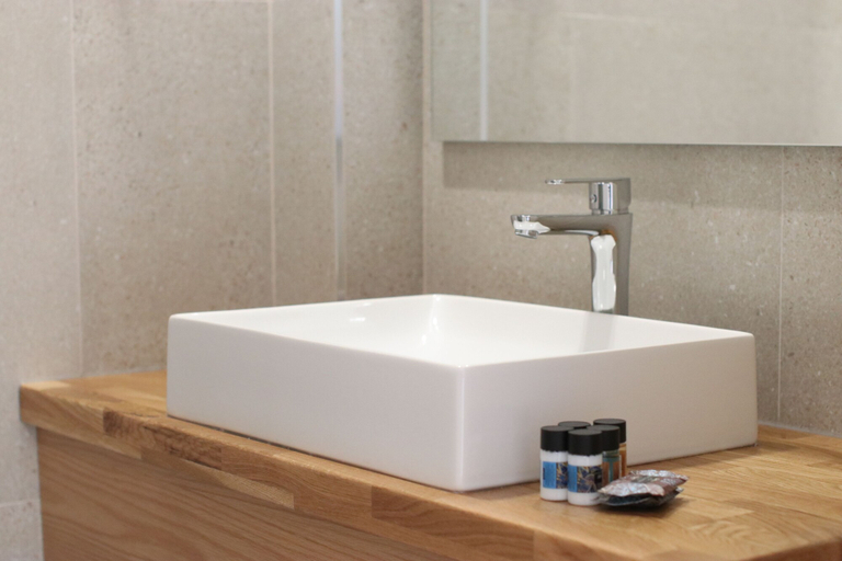 Bathroom 4, Valmar Hotel, Sarandës