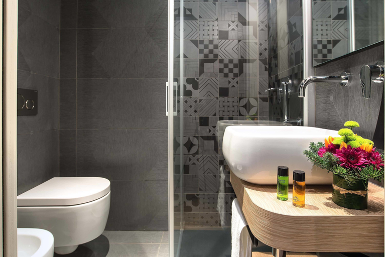 Bathroom 4, Navona Street Hotel, Rome