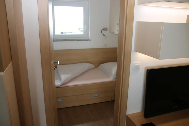 Bedroom 2, SKI Apartments Aurora, Cerklje na Gorenjskem