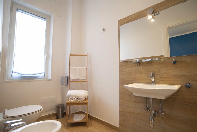 Bathroom 5, Vanvitelli Domus, Napoli