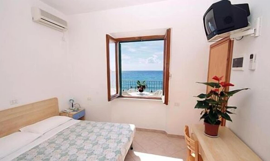 Bedroom 2, Hotel la Conchiglia, Livorno
