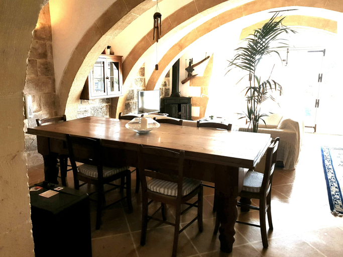 Food & Drinks, Panoramic Farmhouse