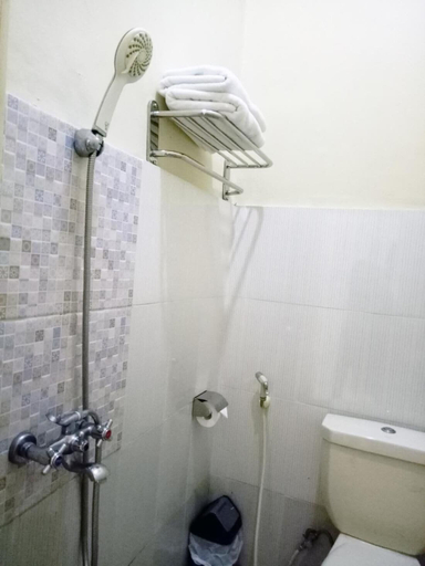 Bathroom 2, Bakom Inn Syariah - Central Double Room, Bogor