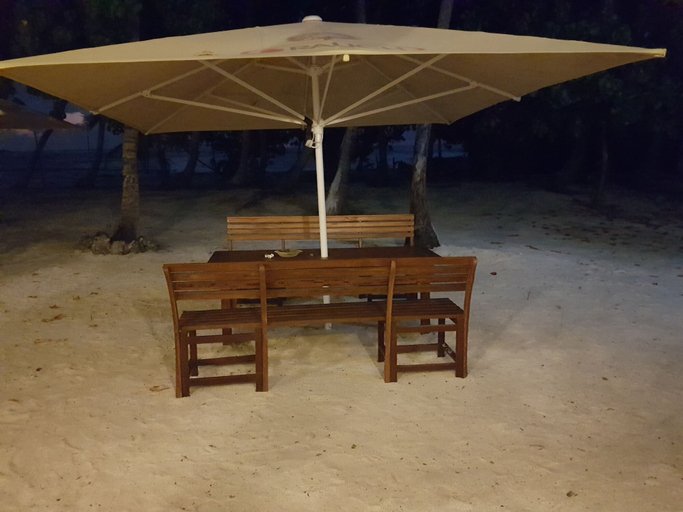 Others 5, Surf Deck, Kaafu Atoll