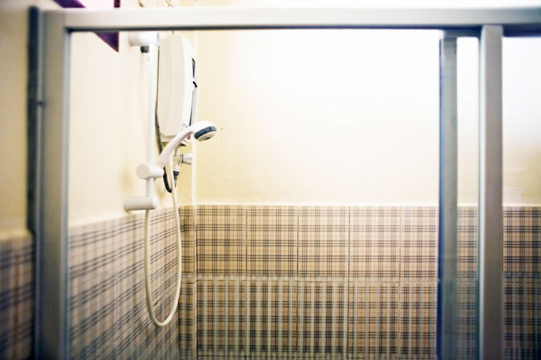 Bathroom 5, Vitton Beach Resort, Donsol