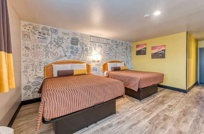 Bedroom 3, La Mirage Inn - Hollywood, Los Angeles